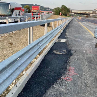 Protección exterior con revestimiento en polvo de color de acero a medida barandilla de protección de carretera para la seguridad del tráfico
