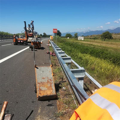 Barreras de protección de carreteras con material Q235 Q345 y acabado revestido con polvo galvanizado