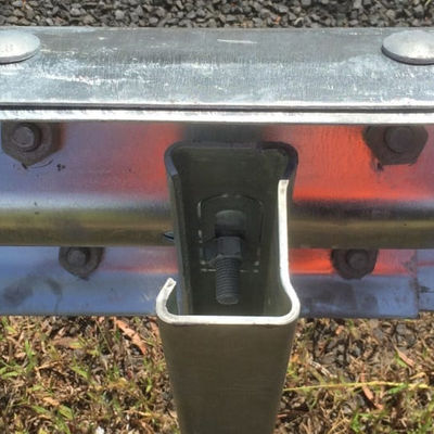Punto C personalizado para barandillas de protección de carreteras galvanizadas en caliente