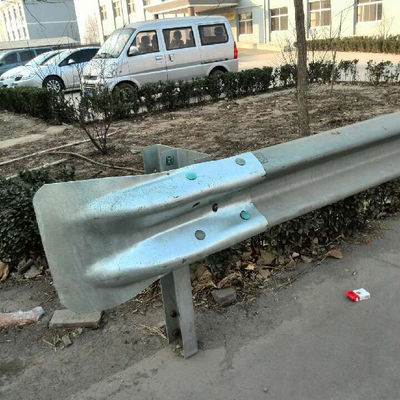 Anticorrosión de metal cola de pescado nariz de toro ancla puente de amortiguación terminal final barrera de la carretera de la viga de tres