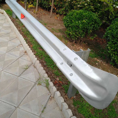 Barreras de protección de terminales profesionales de acero con diseño anticorrosivo y de barrera recta